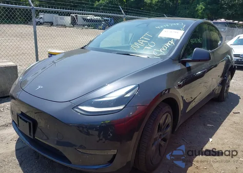 2024 Tesla Model Y из США, поврежденный, VIN 7SAYGDEE0RA301487